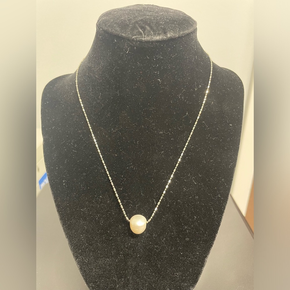 Initial Outfitters freshwater, pearl necklace. Never Worn 💛